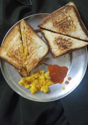 A picture of Potato sandwitch.