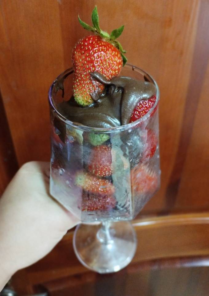 Супер десерт "Полуниця під шоколадом"