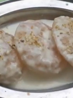 பால் பூரி (Paal poori recipe in tamil) செய்முறை முக்கிய புகைப்படம்