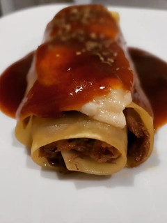 Una foto de Pasta enrollada de carrilleras y foie al Pedro Ximenez