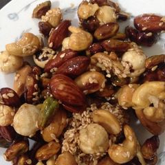 A picture of Carmalize dryfriuts.