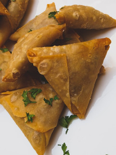 A picture of Chicken samosa.