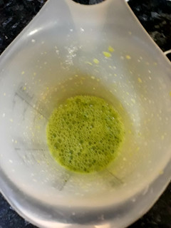 Una foto de Salsa de ajo y perejil con vino blanco