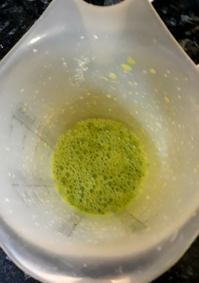 Una foto de Salsa de ajo y perejil con vino blanco