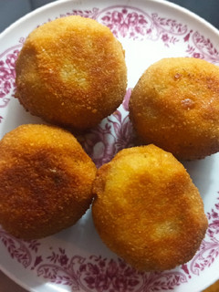Una foto de Croquetas de papa y jamón