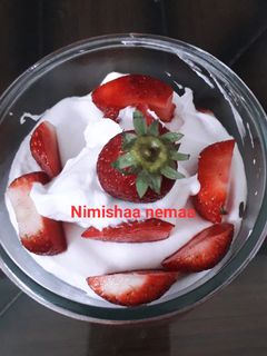 स्ट्रॉबेरी क्रीम(Strawberry cream recipe in Hindi) रेसिपी मुख्य फोटो