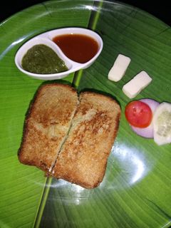 આલુ ટિક્કી સેન્ડવીચ (Aloo Tikki Sandwich Recipe In Gujarati) રેસીપી મુખ્ય ફોટો