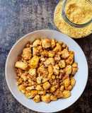 Tofu al horno marinado con salsa de mostaza en polvo