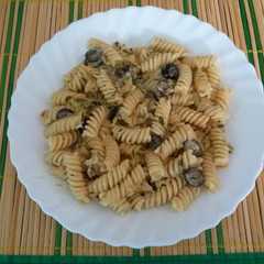 Foto di Fusilli con philadelphia zucchine e olive nere