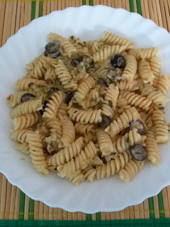 Foto di Fusilli con philadelphia zucchine e olive nere