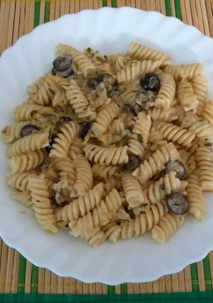Foto di Fusilli con philadelphia zucchine e olive nere