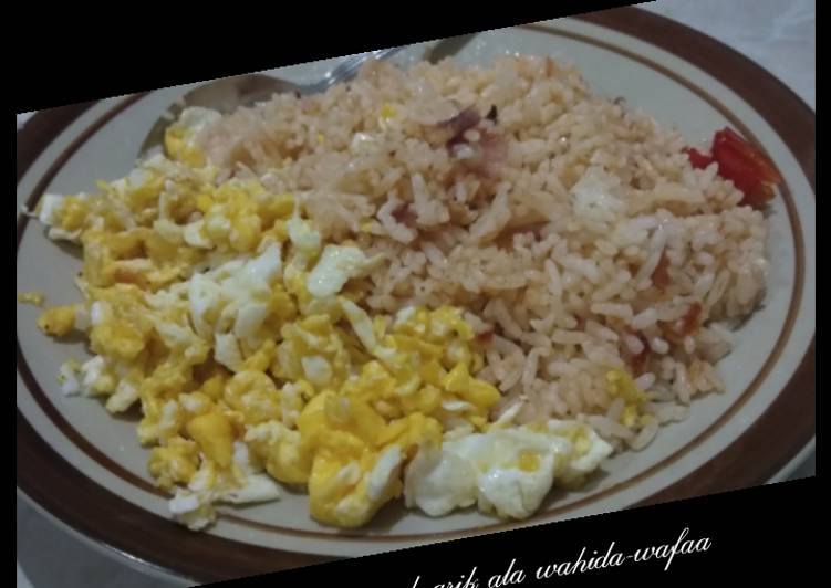 Nasi goreng topping telur orak arik