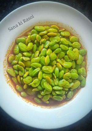 A picture of Barne (pauta, Lima beans) ki sabzi without onion.
