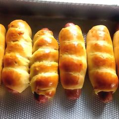 A picture of Hot dog roll.