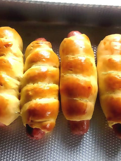 A picture of Hot dog roll.
