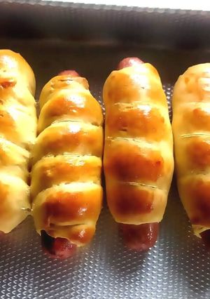 A picture of Hot dog roll.