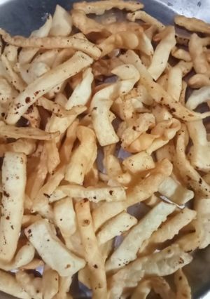 नमक पारे (namak pare recipe in Hindi) रेसिपी मुख्य फोटो