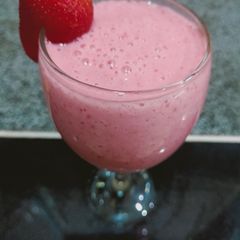 A picture of Frozen strawberry shake.