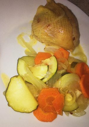 Una foto de Pollo al limón con verduras al horno