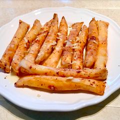 A picture of Cheese spring-rolls(Asabe zeinab).