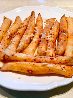 A picture of Cheese spring-rolls(Asabe zeinab).