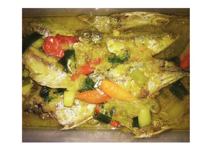 Ikan selar bumbu kuning