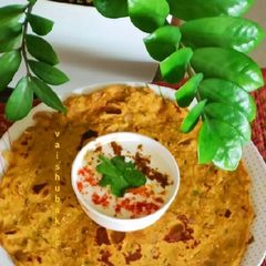 Thalipeeth (थालीपीठ) A picture of Thalipeeth (थालीपीठ).