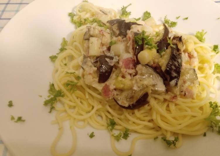 Spaghetti mit Spargel-Aubergine-Gorgonzola-Pancetta-Sauce