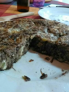 Una foto de Tortilla de calabacín y botifarró