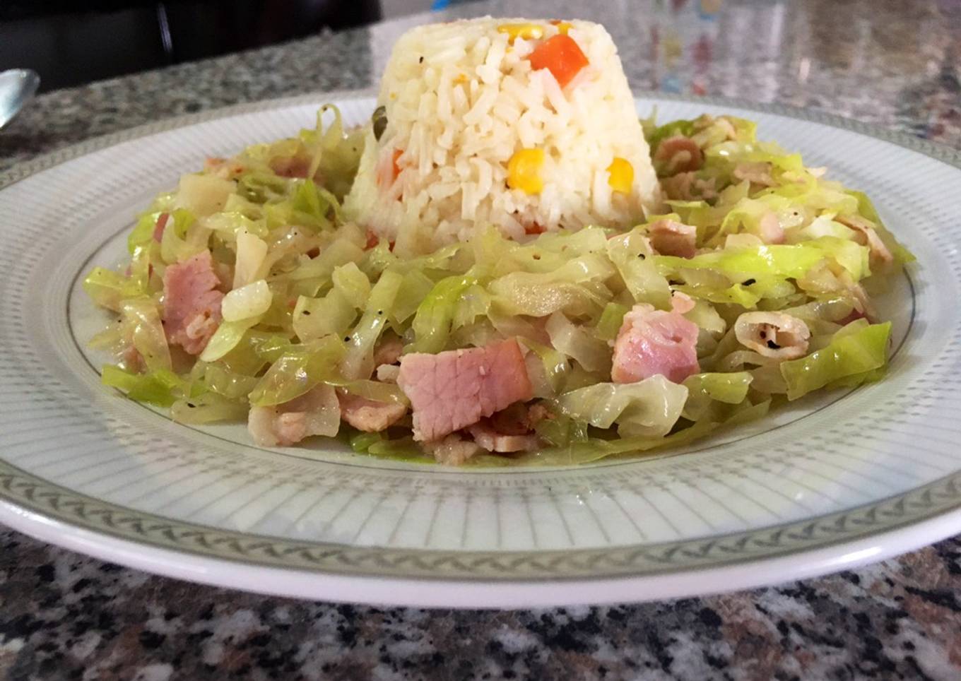 Ensalada de repollo y tocino