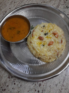 வெண் பொங்கல் (Ven pogal recipe in tamil) செய்முறை முக்கிய புகைப்படம்
