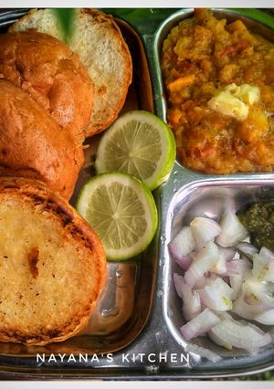 पाव भाजी (pav bhaji recipe in Hindi) रेसिपी मुख्य फोटो