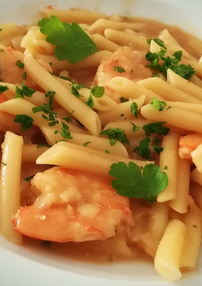 Una foto de Macarrones con langostinos en salsa de soja
