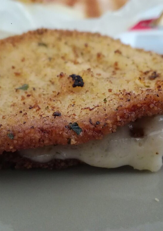 Una foto de Filetes de lomo empanado con queso havarti