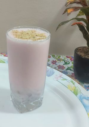 A picture of Ice apple shake/refreshing yummy healthy drink.