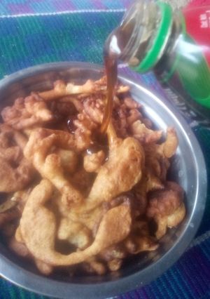 Una foto de Buñuelos bañados en miel 😋😋