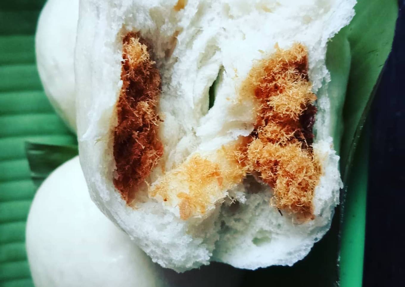 Roti pawa isi abon ikan tuna