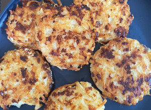 Una foto de Tortitas de papa Hash Brown con queso