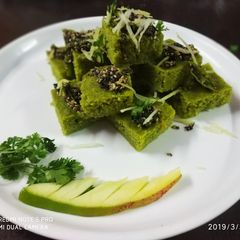 A picture of Raw mango dokhla.