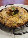 Tortilla de camagrocs y ajos tiernos