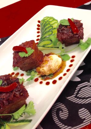 Hình của món Thịt heo quay kho nước dừa .