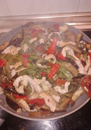 Una foto de Salteado de lomo con verduras