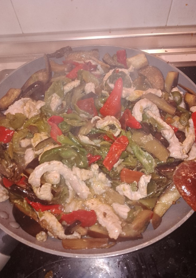 Una foto de Salteado de lomo con verduras