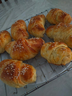 A picture of Butter croissants.