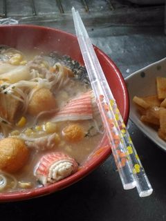 火鍋料素麵小魚湯 的食譜成品照片