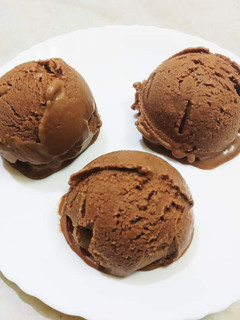 चॉकलेट आइस क्रीम (chocolate ice cream recipe Hindi) रेसिपी मुख्य फोटो