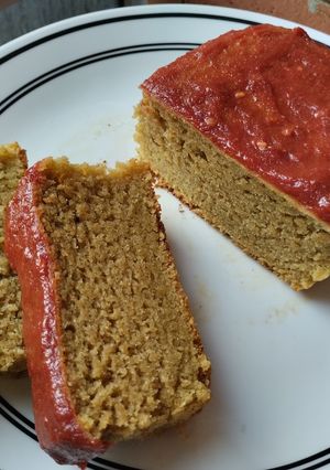 Una foto de Torta 🍰vegana de banana🤪 con dulce de guayaba🍯🍌🍊