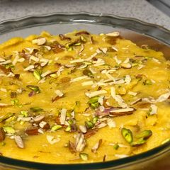 A picture of Suji Halwa with khoya.
