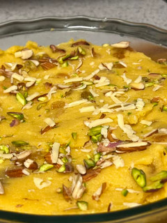 A picture of Suji Halwa with khoya.