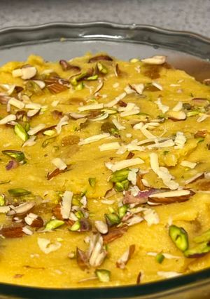 A picture of Suji Halwa with khoya.